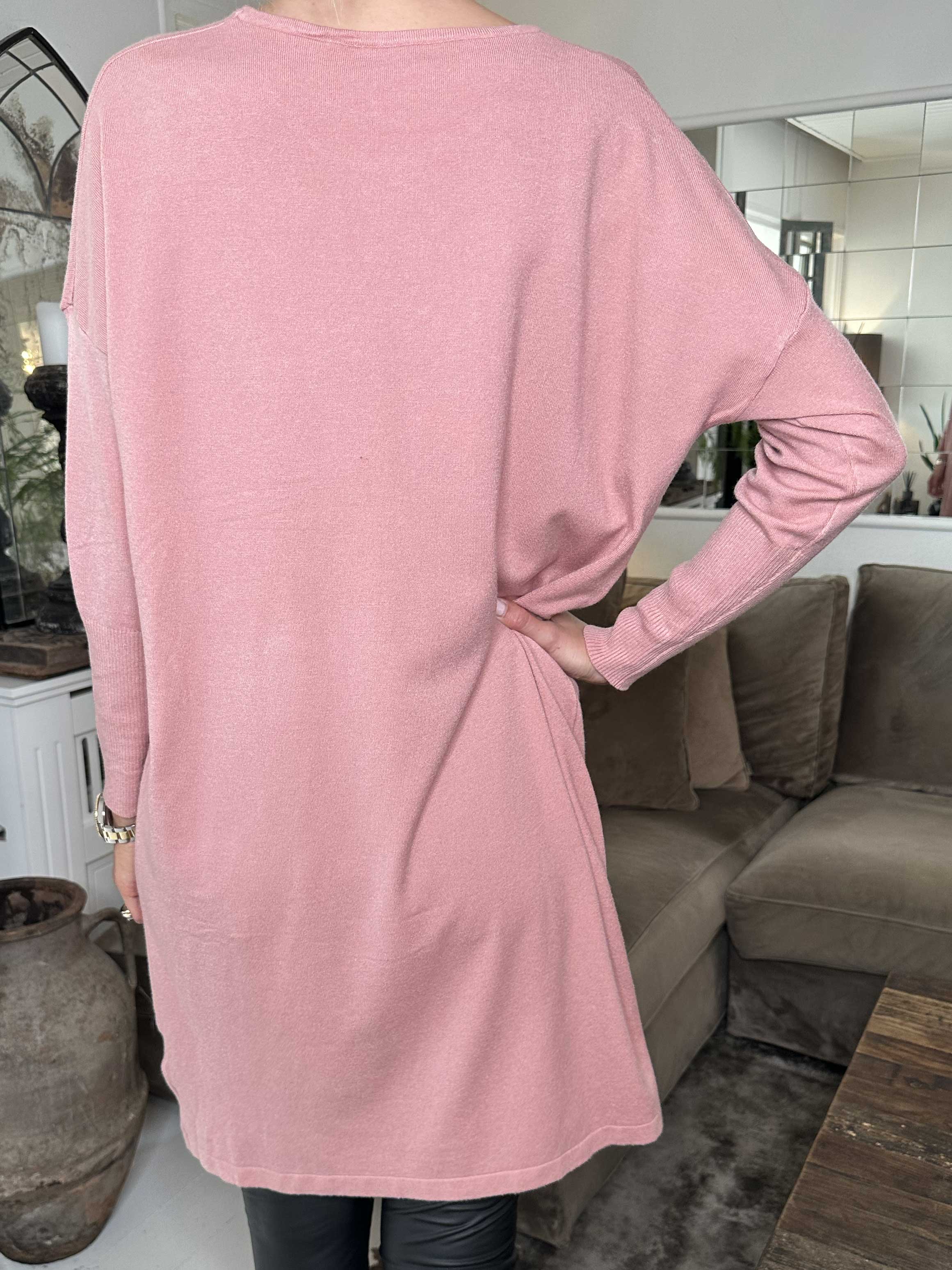 Elisa - Mjuk stickad klänning dekorerad med små stenar